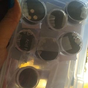 Smaller batches of diamonds mostly white 1 bunch blue